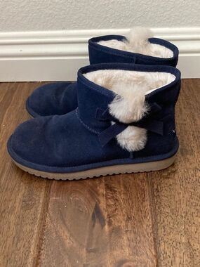 Koolaburra by UGG Victoria Mini Suede Sheepskin Boots Navy Blue Women's 5
